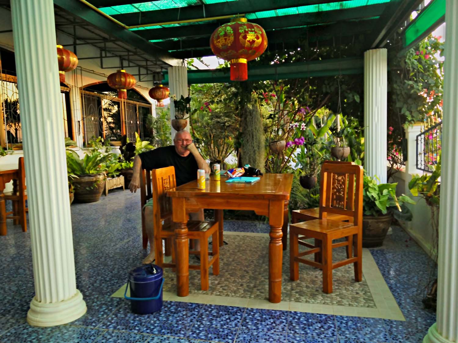 Photographer Peter enjoying a painting holiday in Thailand 000