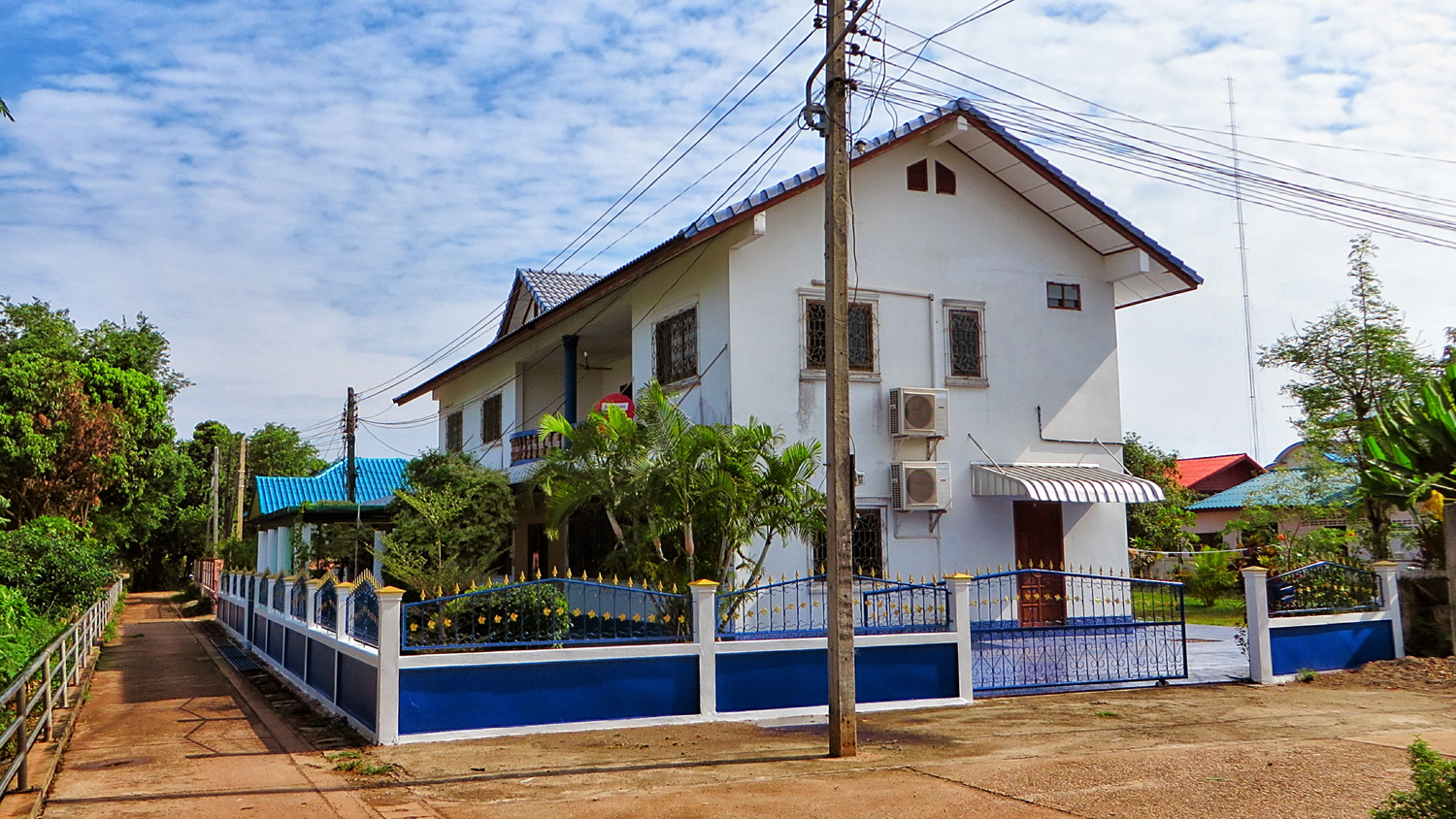 Thailand Painting Holidays Mekong house external 02