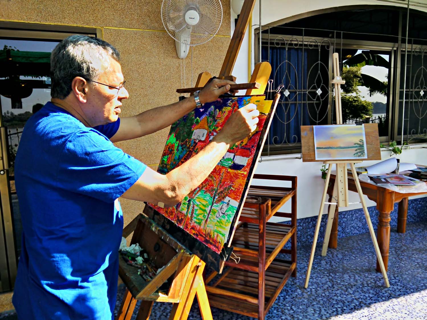 Artist Rohan enjoying a painting holiday in Thailand 000