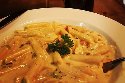 Penne Molho Branco com Frango e Queijo.j