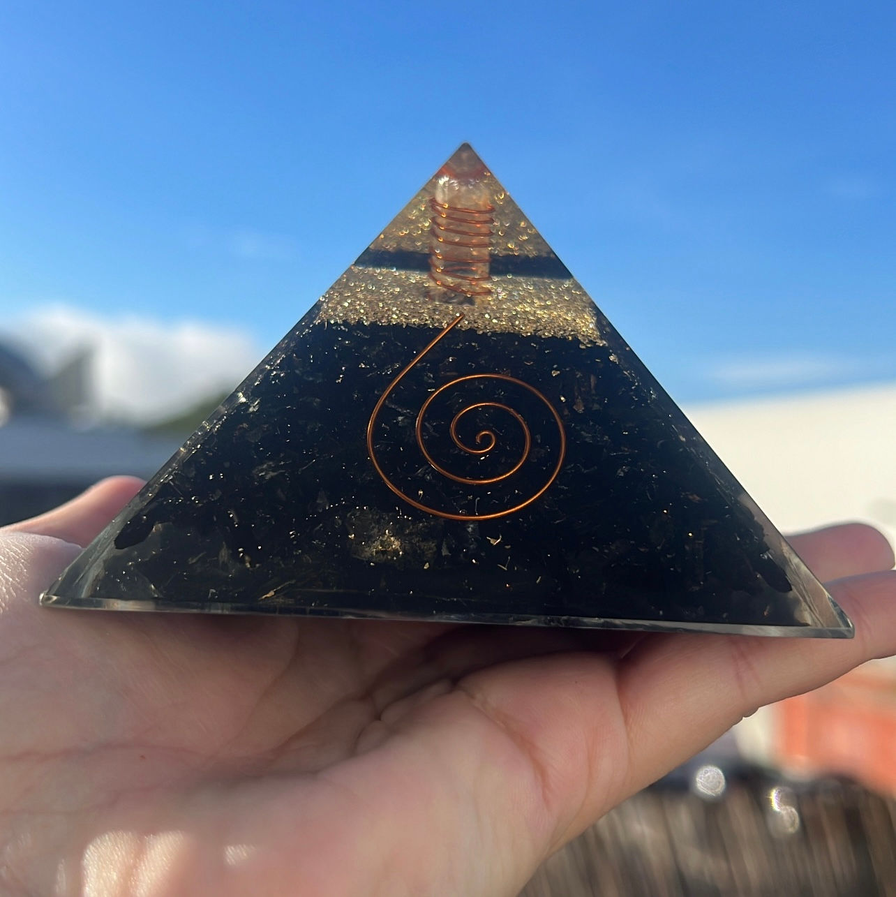 Pirâmide ORGONITE Turmalina negra 9x9