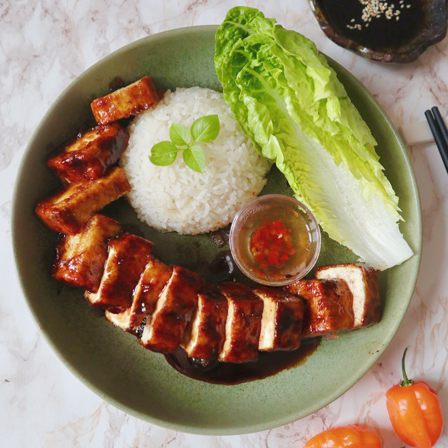Vegan meat replacement has a lot of choices, tofu is one of the most common and famous one.