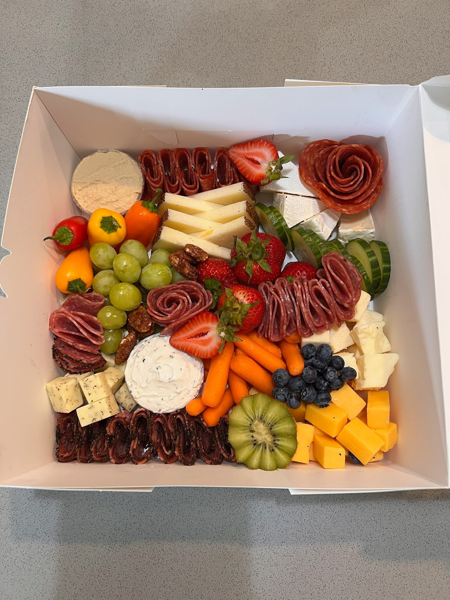 Medium Box (Feeds 6-8 People)