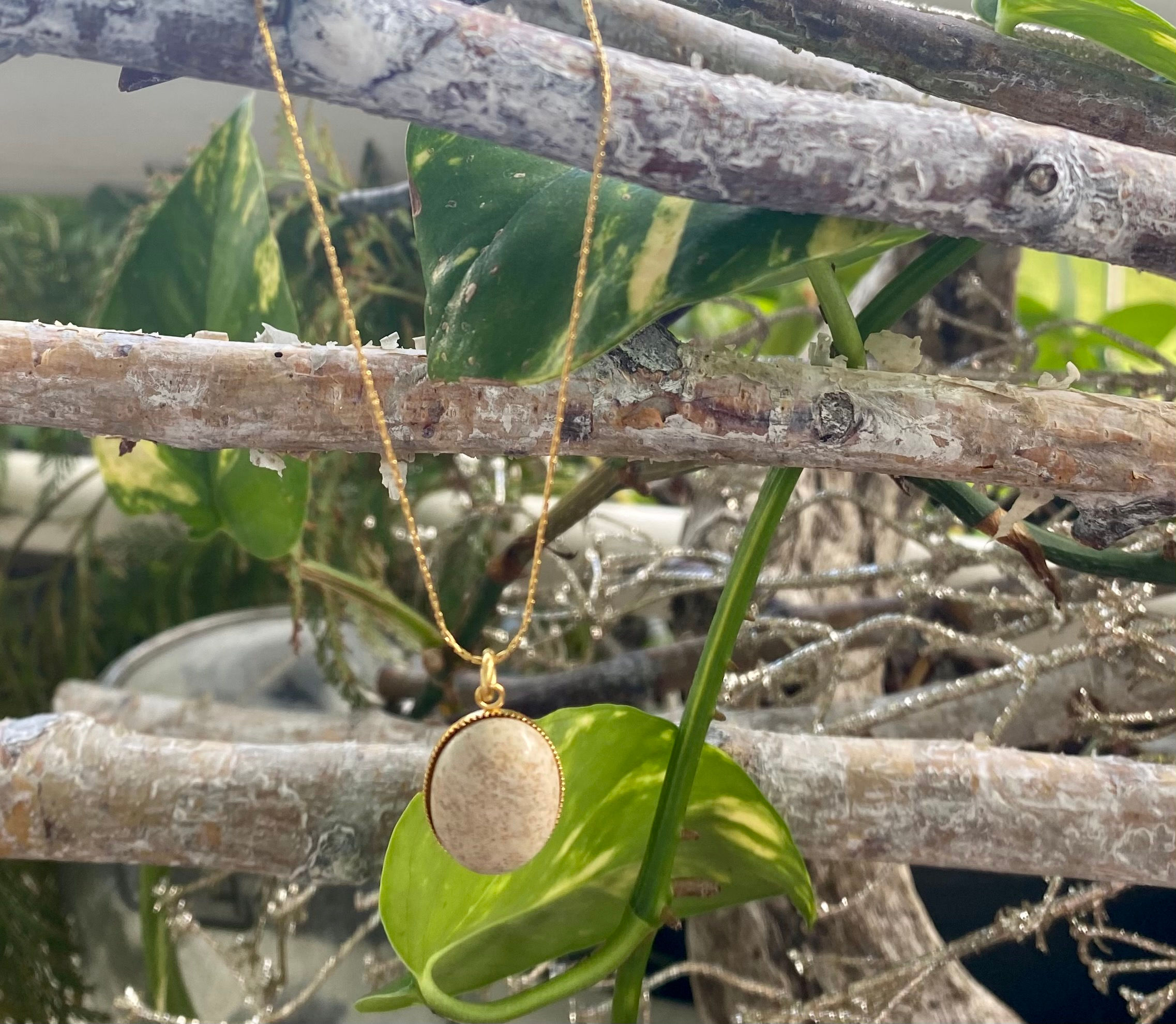 Collier maille fine pendentif cabochon