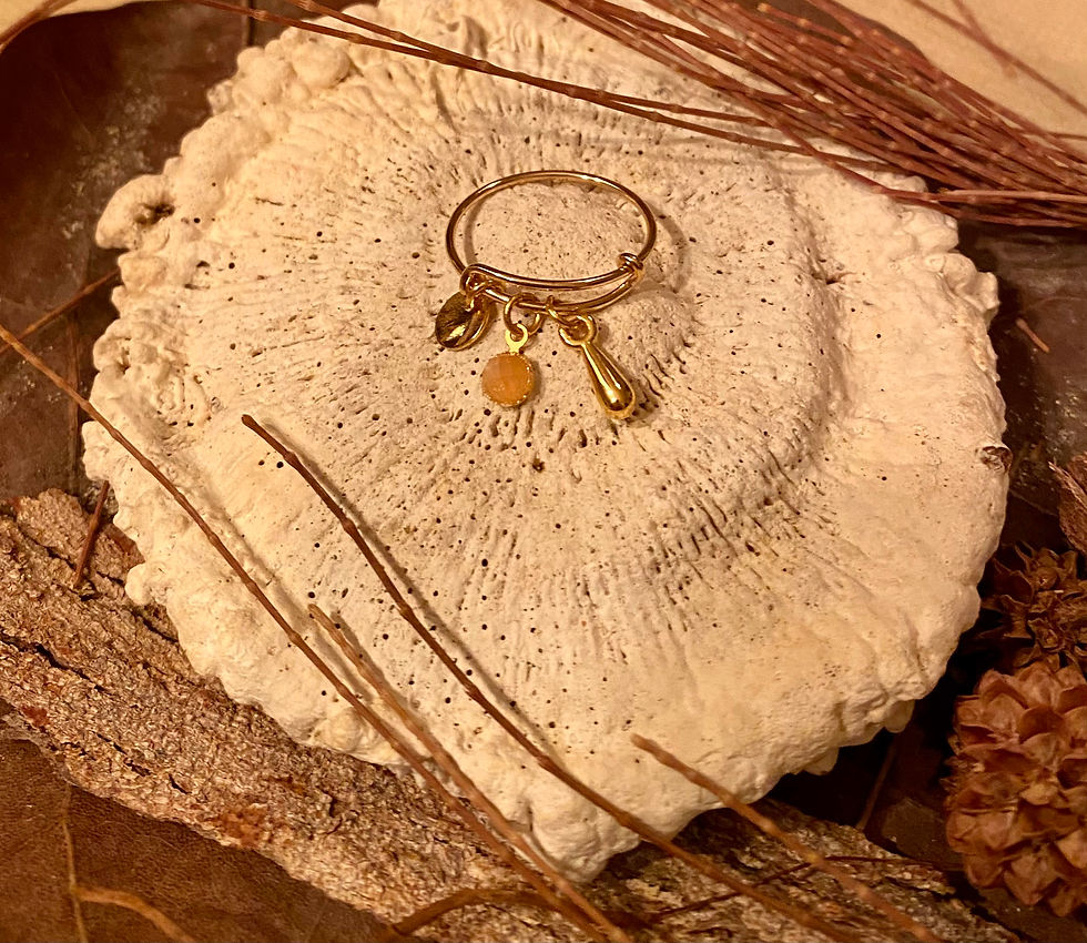 Thumbnail: Bague ajustable plaqué OR breloques cabochon quartz rose véritable