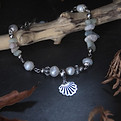 Bracelet fait main en perles naturelles avec un coquillage, inspiré de la déesse Aphrodite