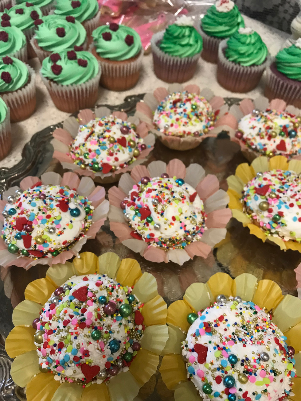 Cupcakes & Cakes in Cups Artsy Cakesy