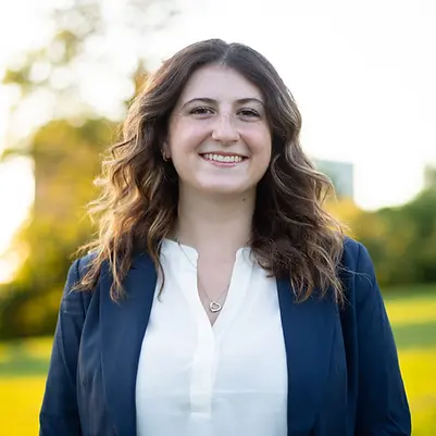 Headshot of Anna Ginelli at a park