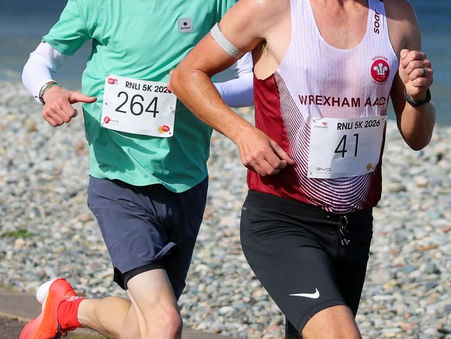 £9k raised for the RNLI at the Llandudno 5k race on the prom