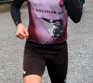 Over 1,000 runners beat the weather at the new Victorian 10 mile and half marathon races in Llandudno.