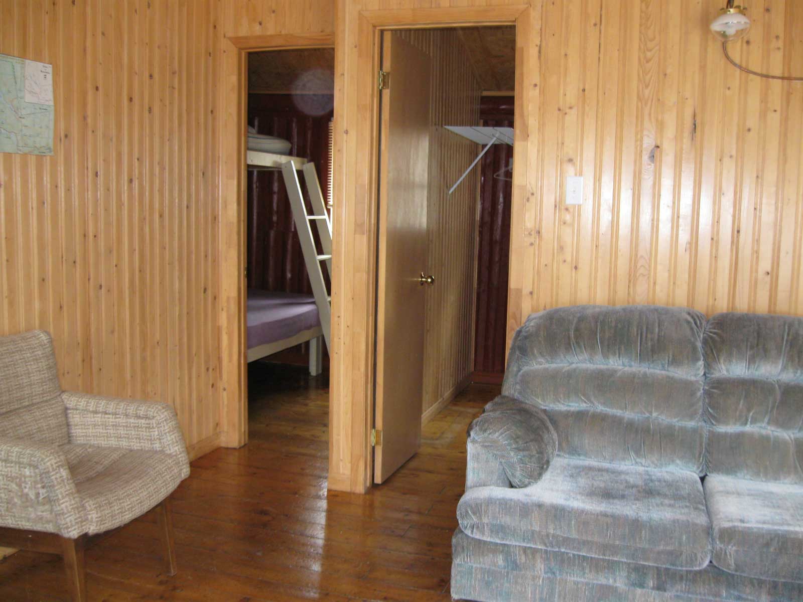 Chalet Loutre — Domaine du Lac Kergus – Domaine du Lac Kergus
