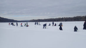 Des pêcheurs en herbe sur la glace ! – Hiver 2022