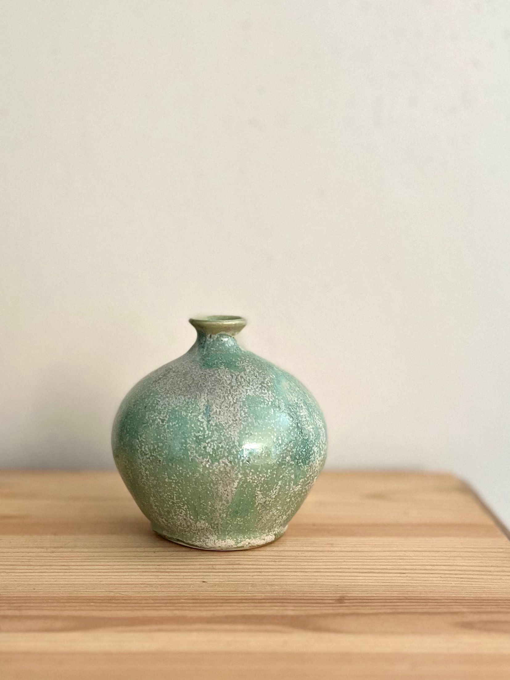 Silver Green curved pot
