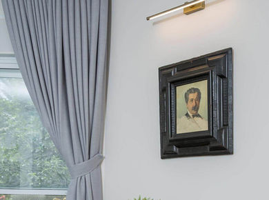 קונסולה מעוצבת בסלון.jpg