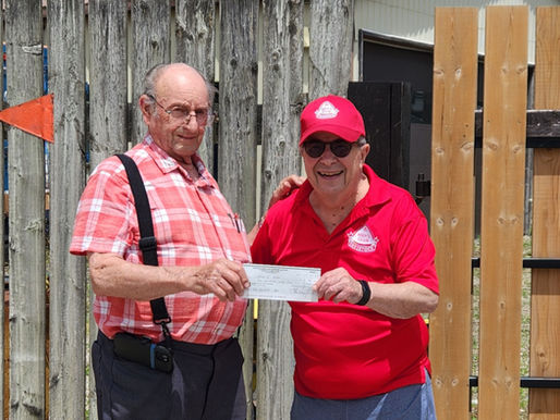 Irvin Zehr wins Tavistock Men's Club 50/50 draw