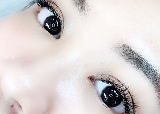 Classic eyelash service