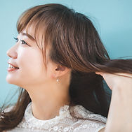 ポイントパーマをした女性