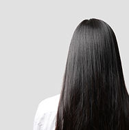 矯正ストレート施術の女性
