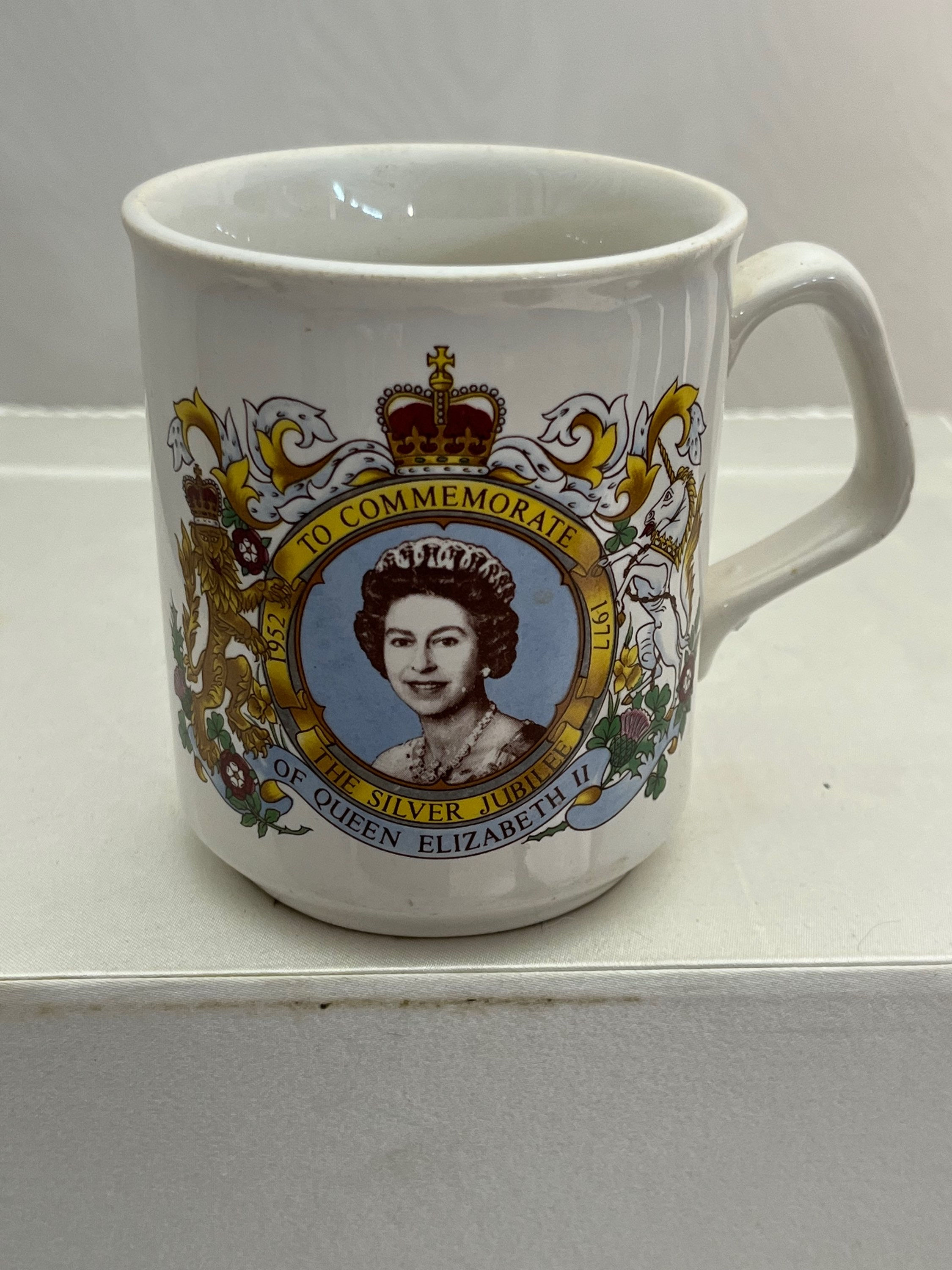 Queen Elizabeth silver jubilee 1952-1977 coffee mug