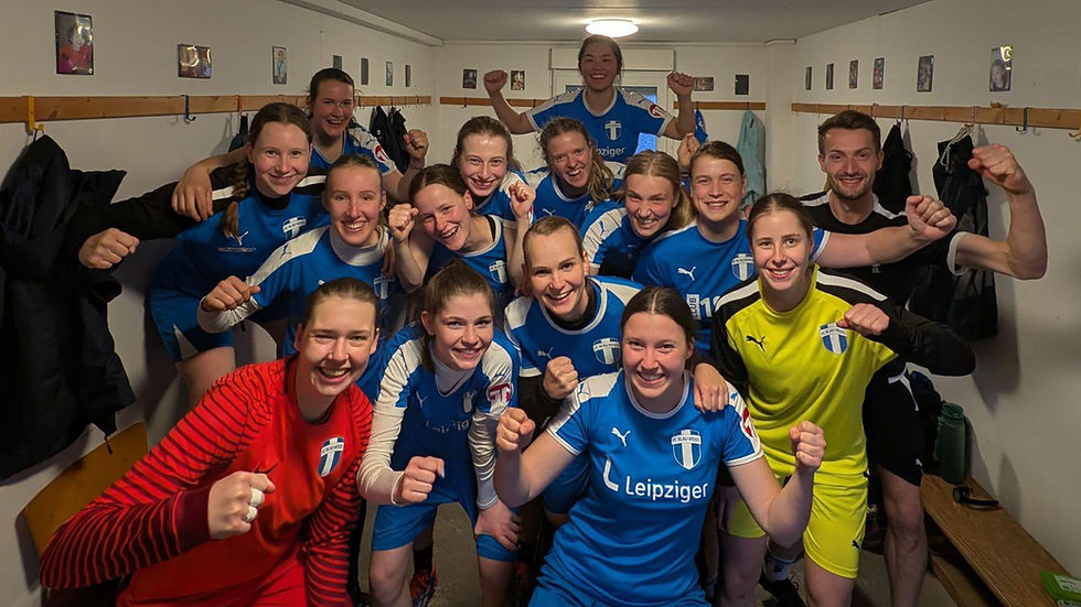 Blau-Weiß Erste Frauen