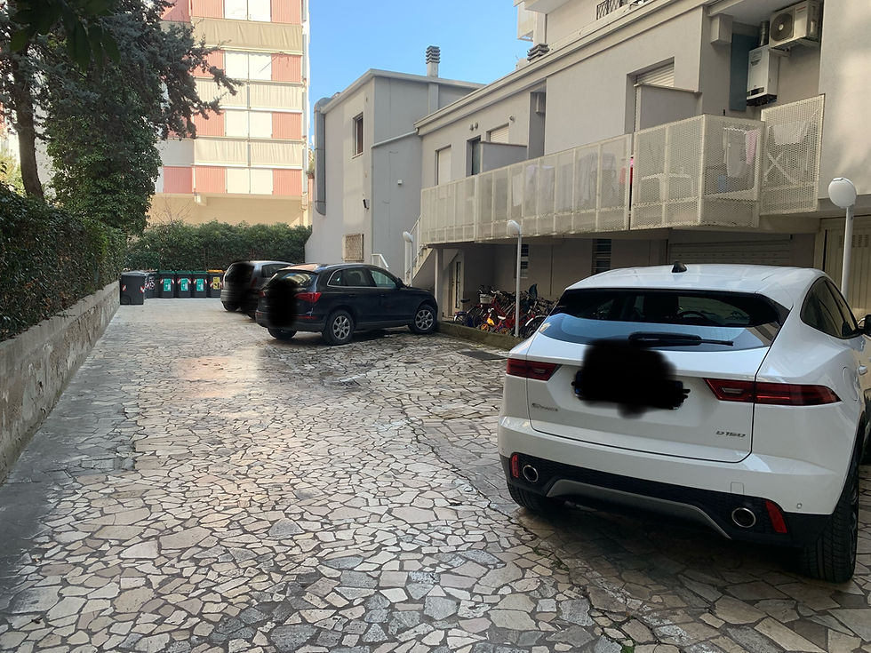 Parcheggio condominiale privato all'aperto