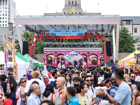 middle stage crowd