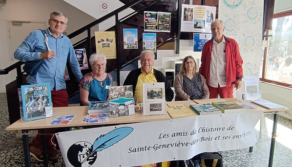 Stand de l'association à la Fête des Associations à Sainte-Geneviève-des-Bois le 6 septembre 2025