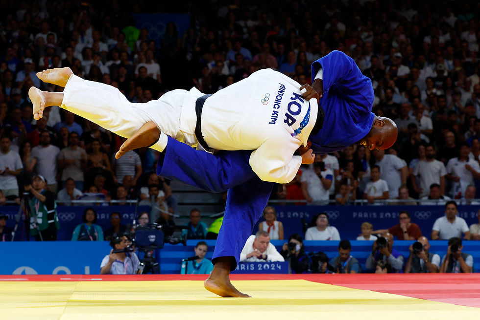 Paris 2024 Olympics - Judo - Men +100 kg Final - Champ-de-Mars Arena, Paris, France - August 02, 2024. Teddy Riner of France in action against Minjong Kim of South Korea. /Kim Kyung-Hoon
