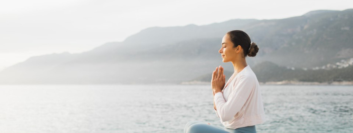 meditationbytheocean.jpg_w=960.jpeg