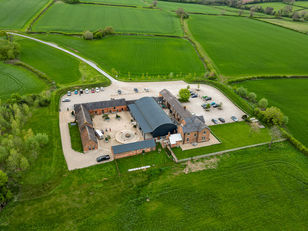 Wedding Photography Trends Couples Actually Care About in 2025