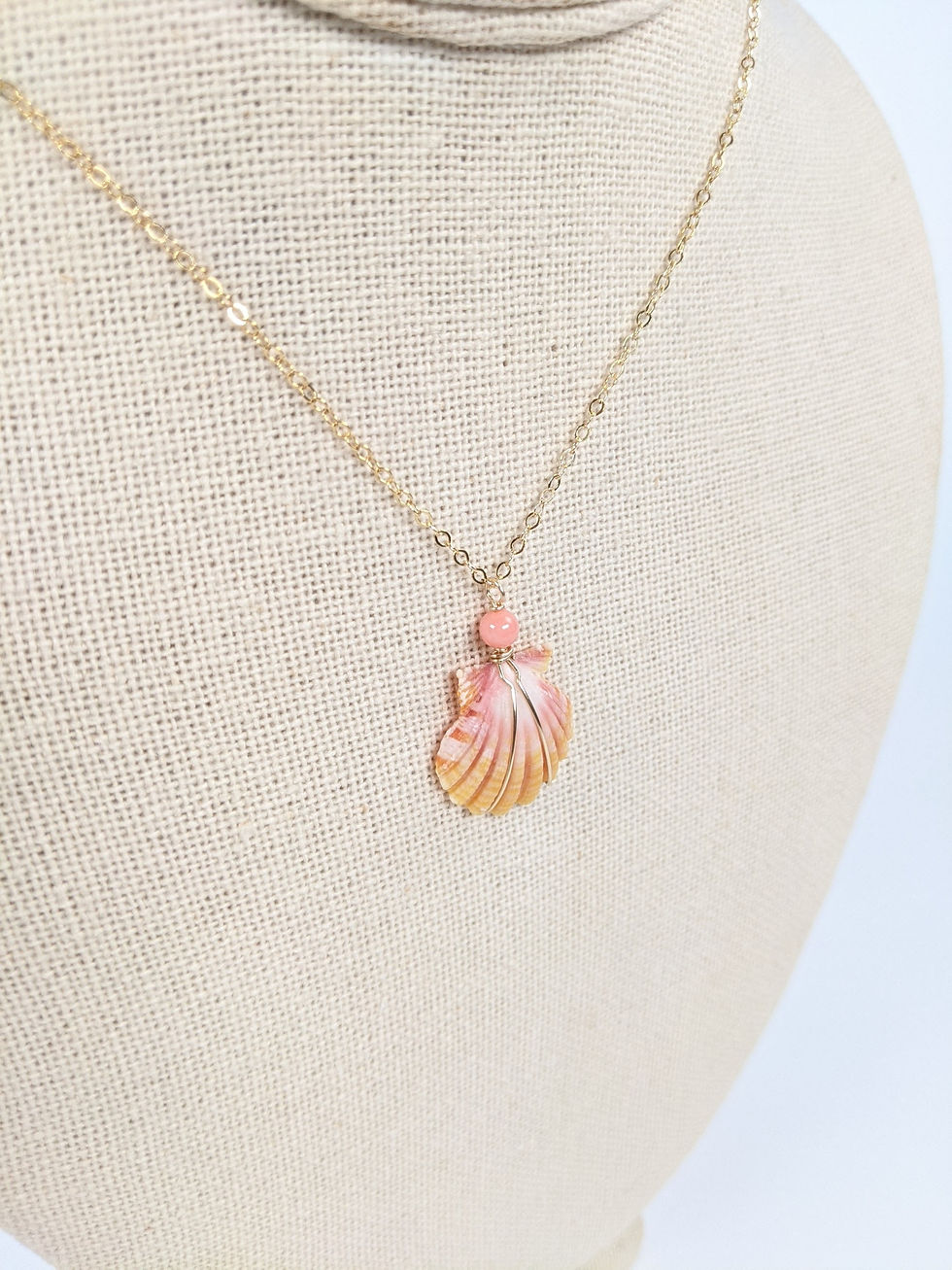 サムネイル： Sunrise Shell Necklace (pink coral)