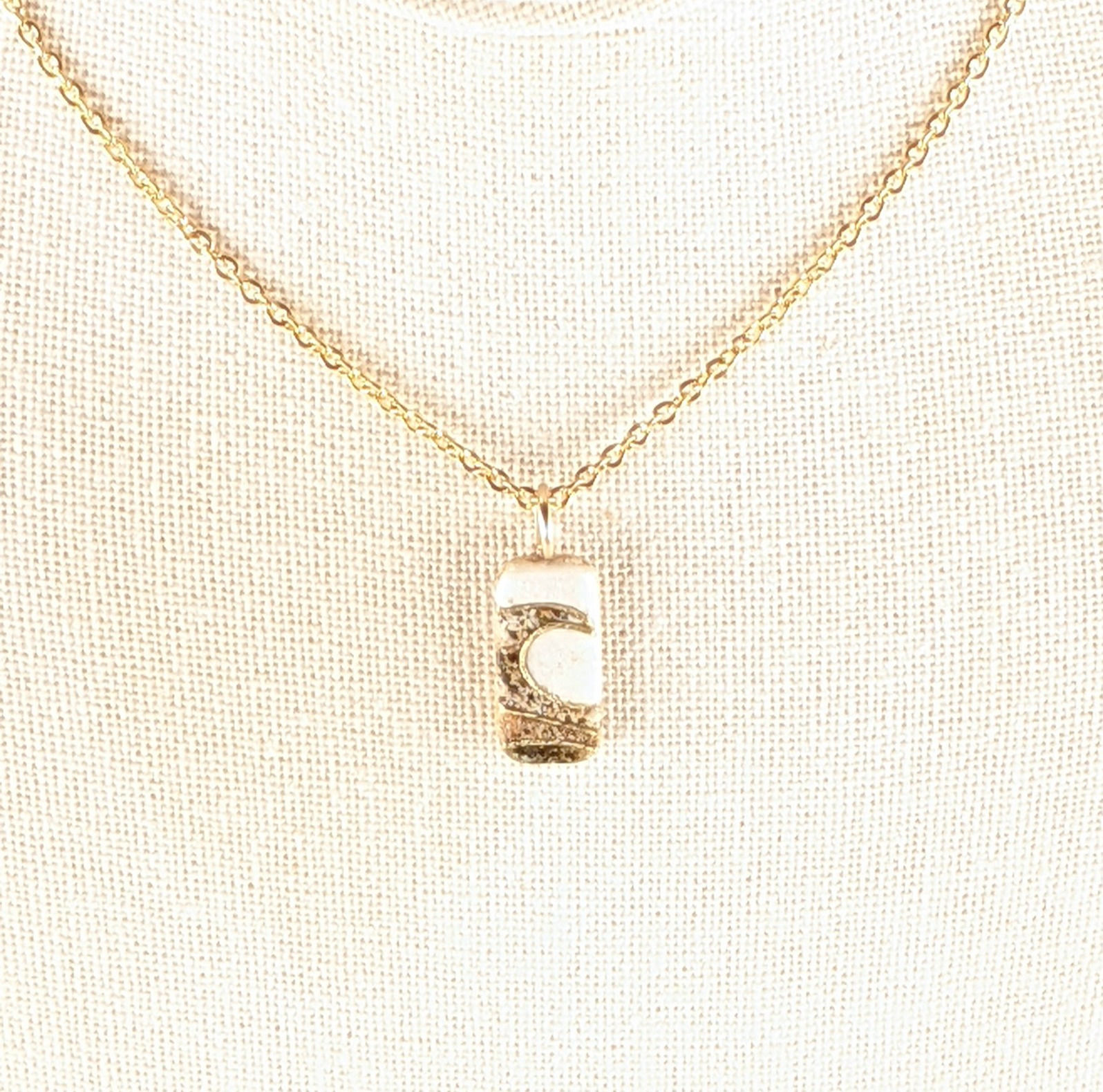 Small Sand Gems Rectangle Wave Necklace