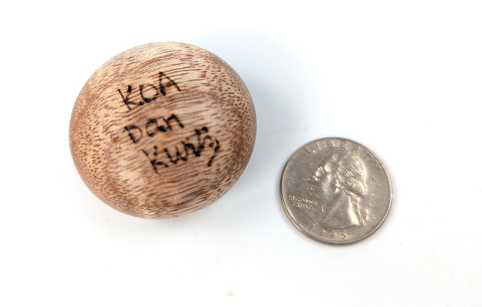 섬네일: Miniature Collectable Dark Blond Koa Calabash