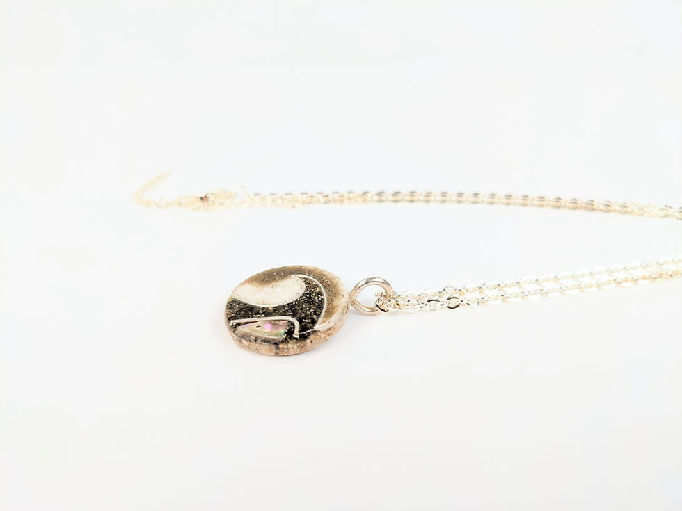 Thumbnail: Sand Gems Round Wave Necklace (black)