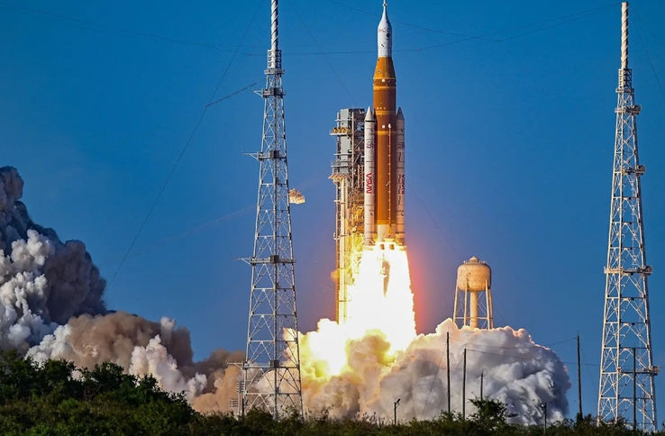 O Retorno à órbita lunar: NASA lança missão Artemis II após anos de expectativa