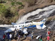 Avião de Marília Mendonça cai em Minas Gerais; cantora estava a bordo
