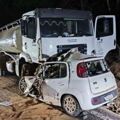 Tragédia na estrada: colisão entre carro e caminhão mata cinco pessoas no Norte de Minas