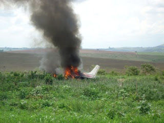 Avião cai na zona rural de Ibiá