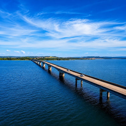 Fechamento da Ponte Quinca Mariano muda rotina de turistas e transportadores entre Minas e Goiás