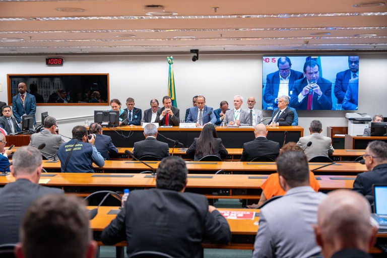 Fim da escala 6x1 avança no Senado e proposta segue para votação em plenário