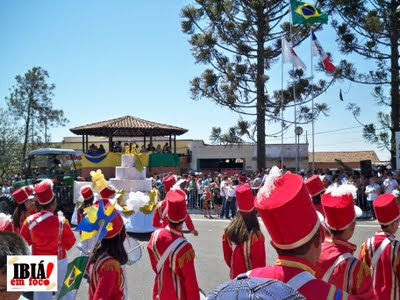 Aniversário de Ibiá: Desfile marca início das comemorações