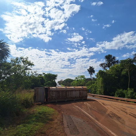 Mulher morre e três ficam feridos em acidente envolvendo carro da Secretaria de Educação de MG