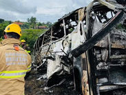 Tragédia em Minas Gerais: Acidente com ônibus, carreta e carro de passeio deixa 22 mortos em Teófilo Otoni