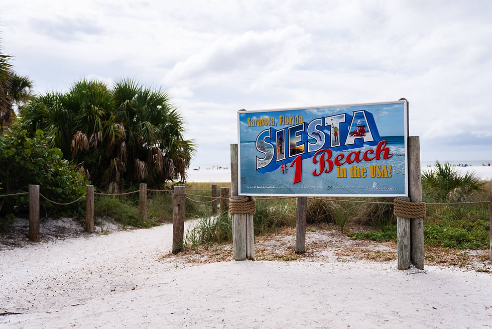 Siesta beach view with the Siesta beach sign