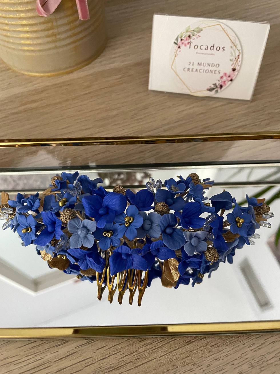 Miniatura: Tocado trasero azul y dorado
