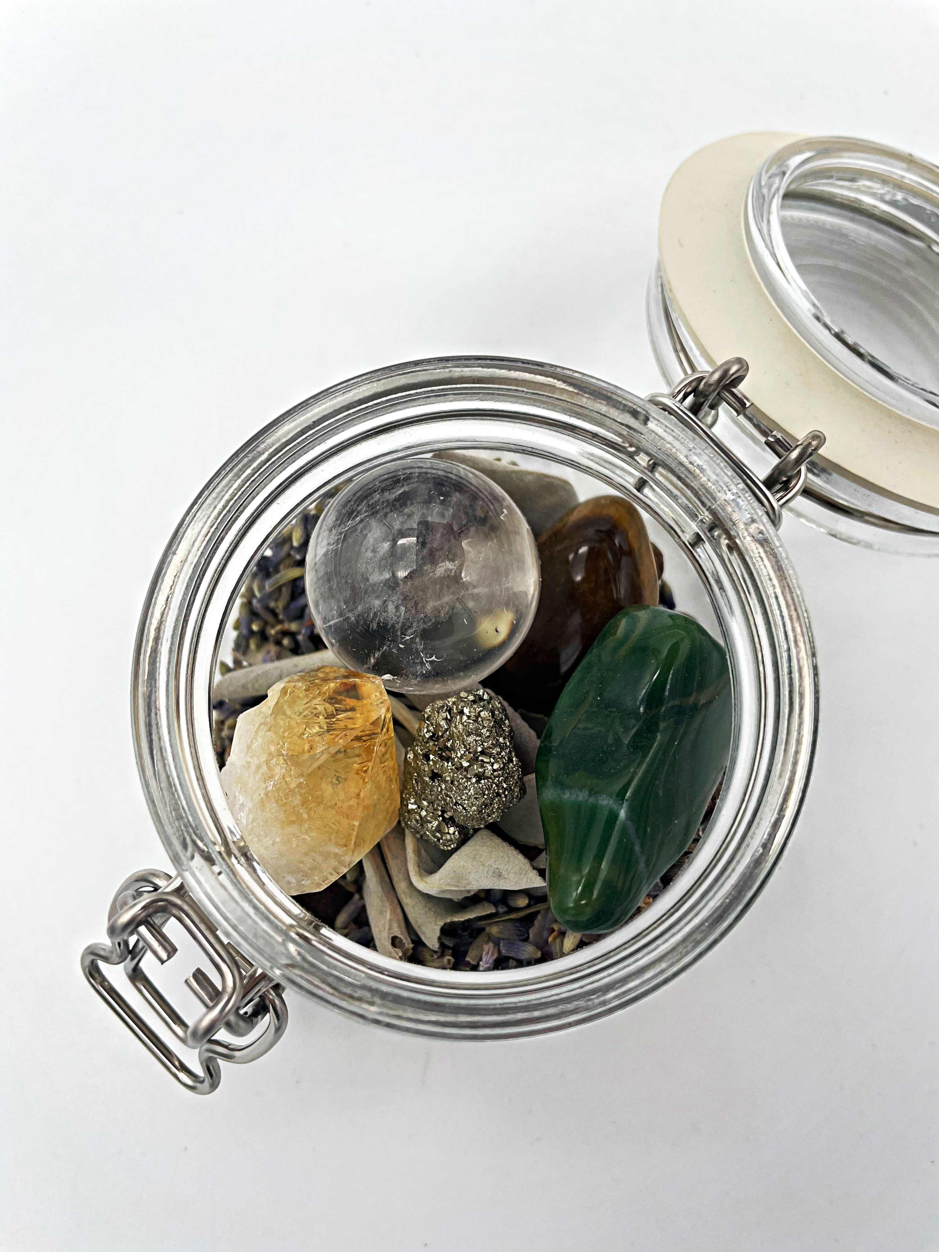 Intention Spell Jar: Luck & Prosperity - Crafted to attract fortune and abundance, this spell jar is imbued with energies of luck and prosperity.