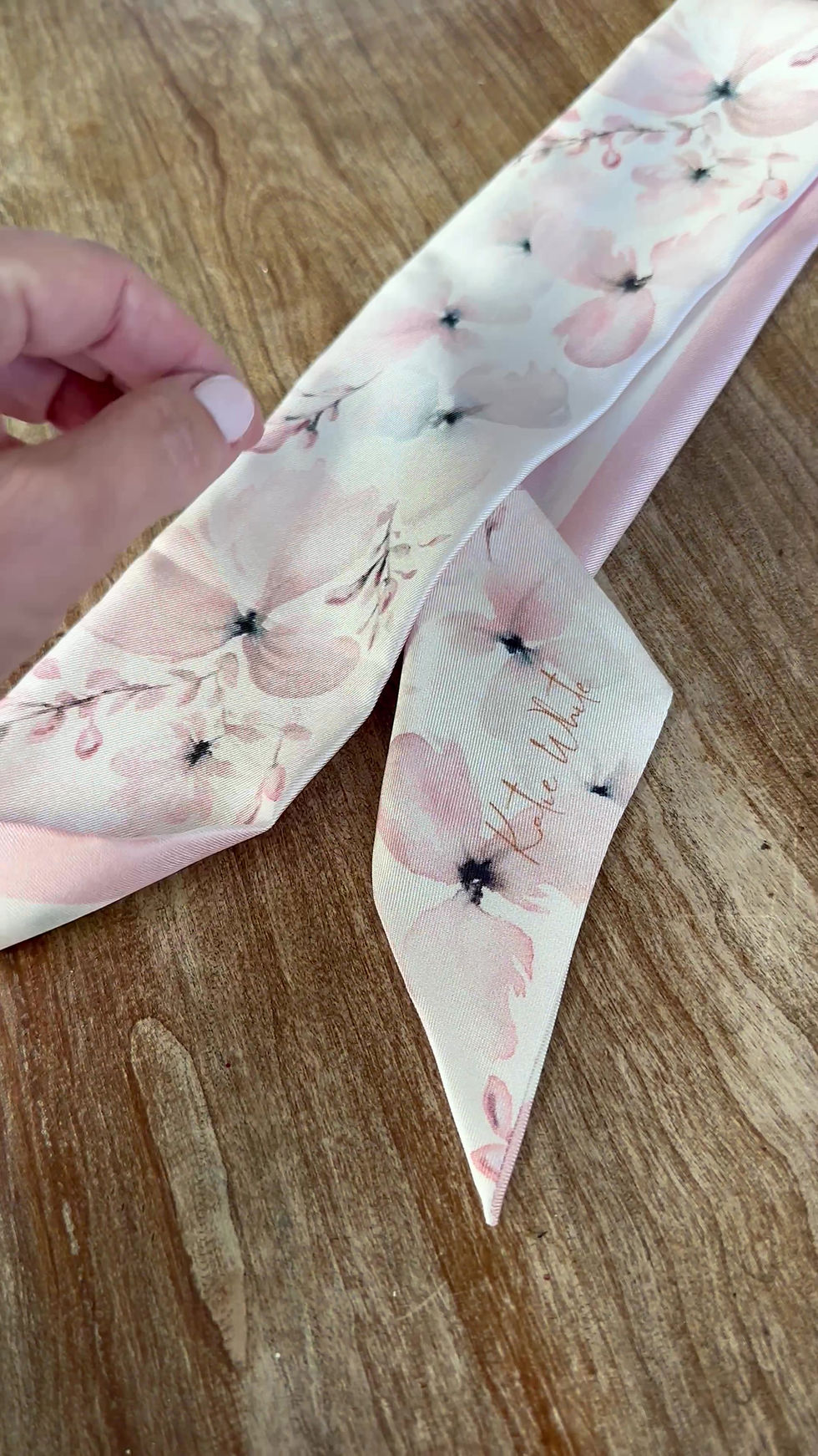 Thumbnail: Silk Twilly