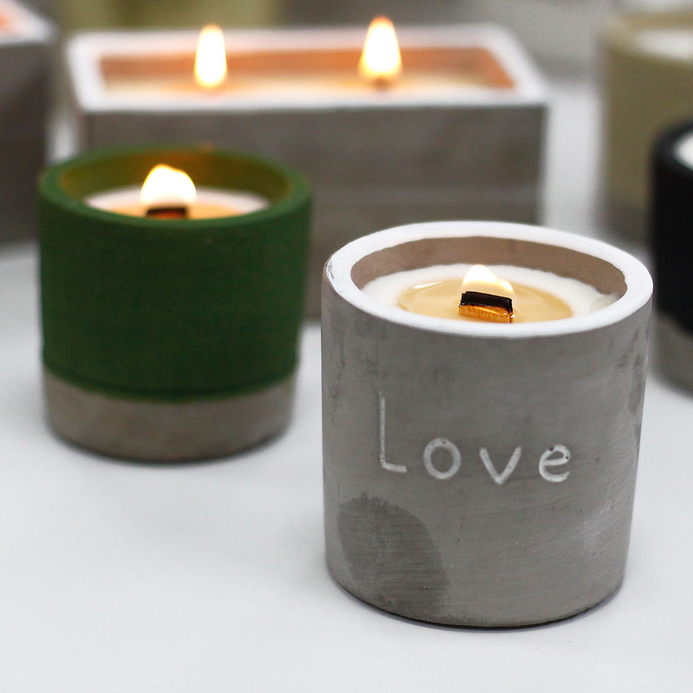 Love Purple Fig & Cassis scented candle with wooden wick