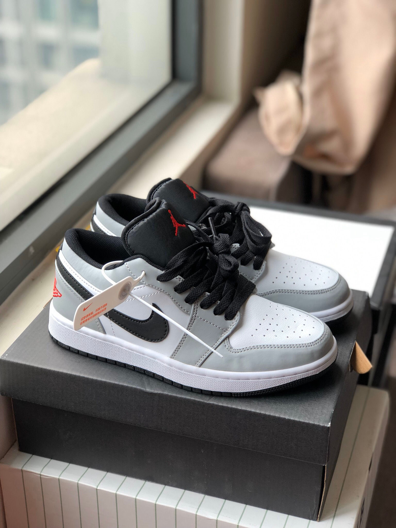 W76 Jordan Low Xám