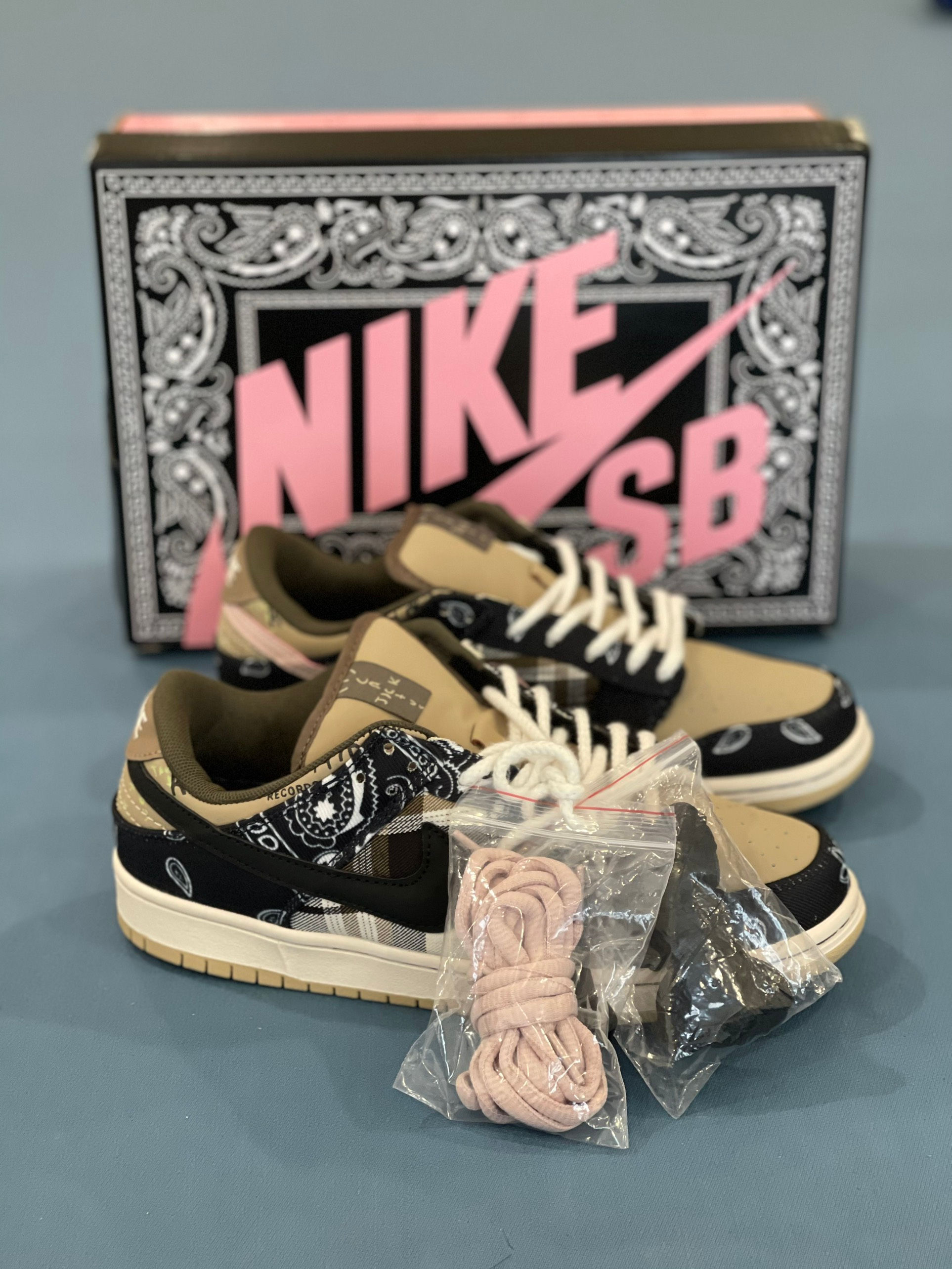 W88 Nike SB Travis Scott (SC)